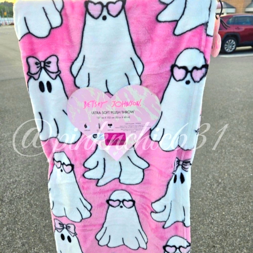 Viral Betsey Johnson Pink Coquette Bow and Sunglasses Plush Ghost Throw Blanket